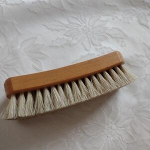 100% pure horsehair brush